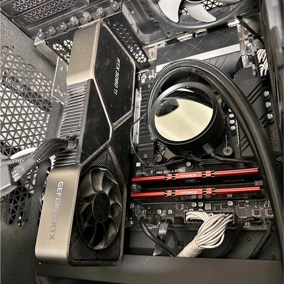 RTX 3080 TI Founders Edition - Picture 2 of 3